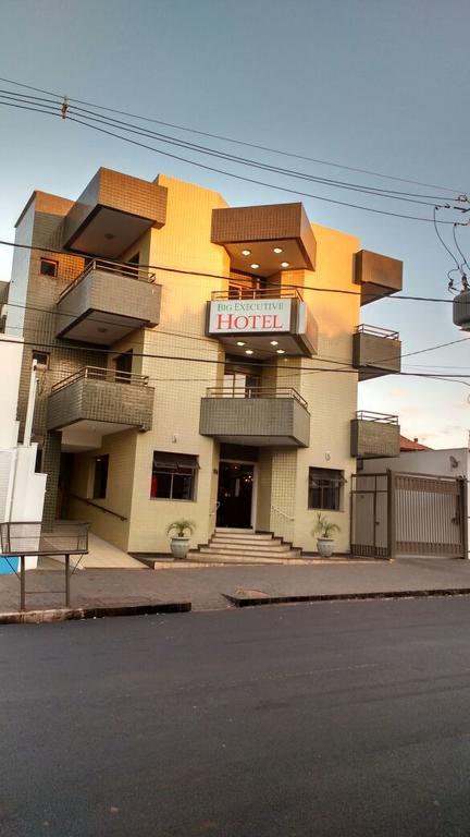 Big Executive Hotel Araguari Bagian luar foto