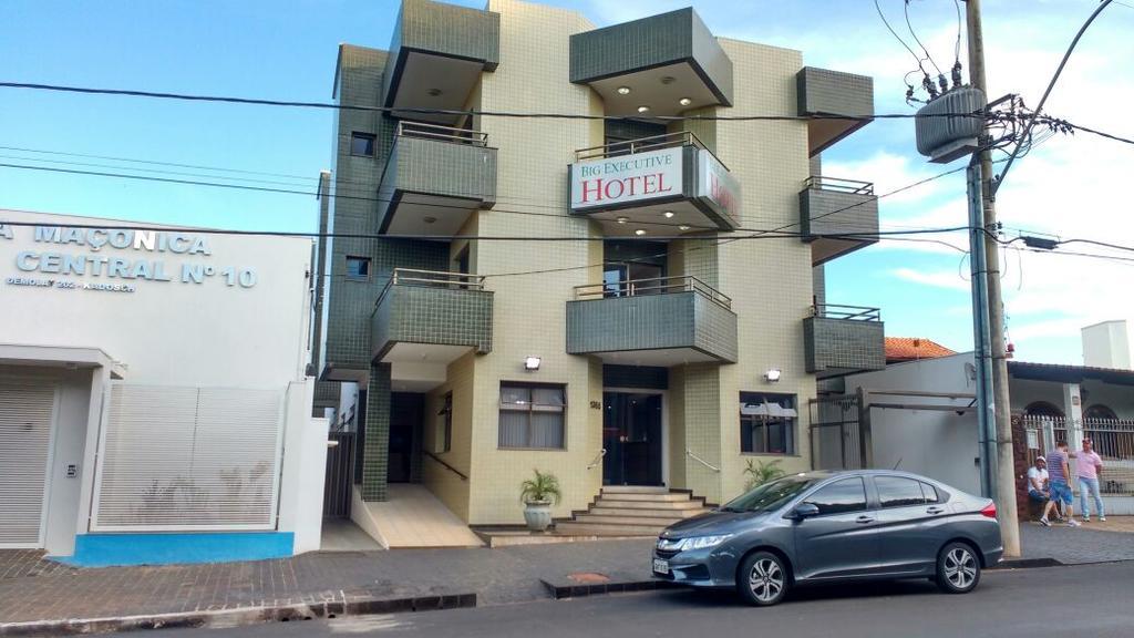 Big Executive Hotel Araguari Bagian luar foto